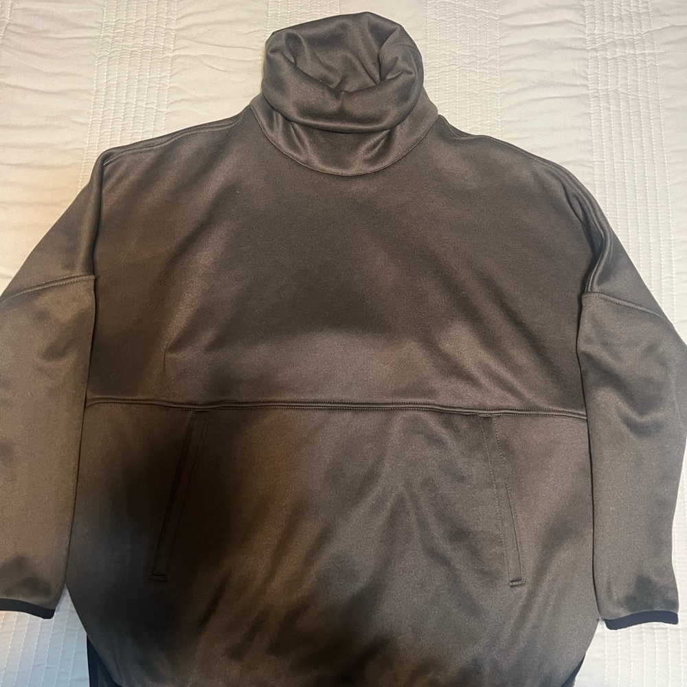 The North Face Women's Olive green Canyon Flats Stretch Poncho S/M